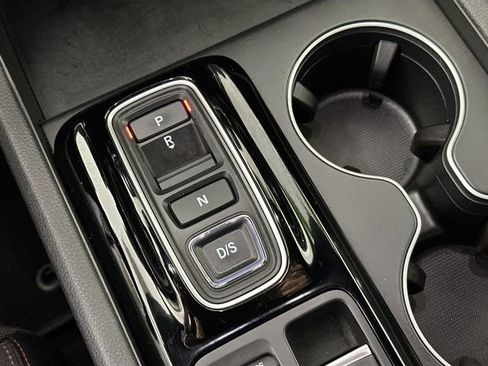 Used 2025 Honda Pilot Sport image 14
