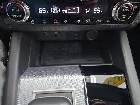 Used 2024 Mitsubishi Outlander SEL image 23