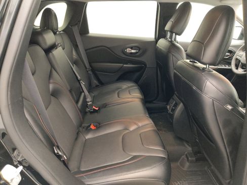 Used 2022 Jeep Cherokee Trailhawk w/ Premium Leather Package AWD/4WD image 19