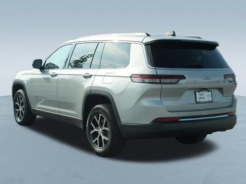 Used 2023 Jeep Grand Cherokee L Limited AWD/4WD image 6