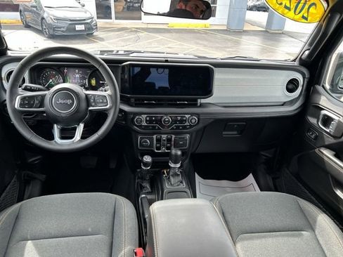 Used 2025 Jeep Wrangler Unlimited Sahara w/ Safety Group AWD/4WD image 25