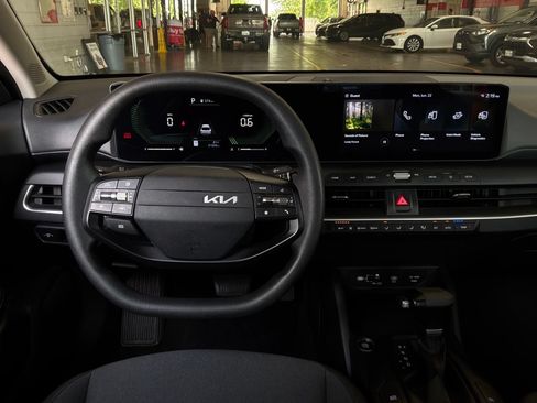 Used 2025 Kia K4 FWD image 13