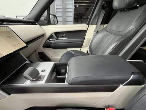 Used 2024 Land Rover Range Rover Long Wheelbase Autobiography image 22