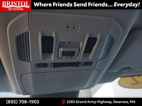 Used 2022 Toyota Highlander XLE AWD/4WD image 28