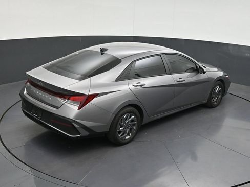 Used 2024 Hyundai Elantra SEL FWD image 19