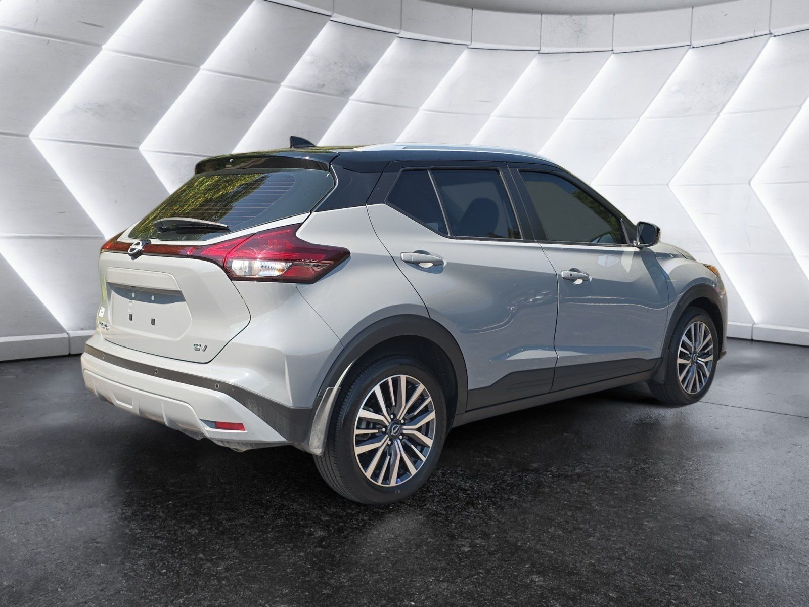 Used 2024 Nissan Kicks SV FWD image 5