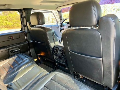 Used 2005 HUMMER H2 Luxury w/ Preferred Equipment Group image 19