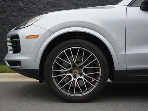 Certified 2023 Porsche Cayenne AWD/4WD image 38