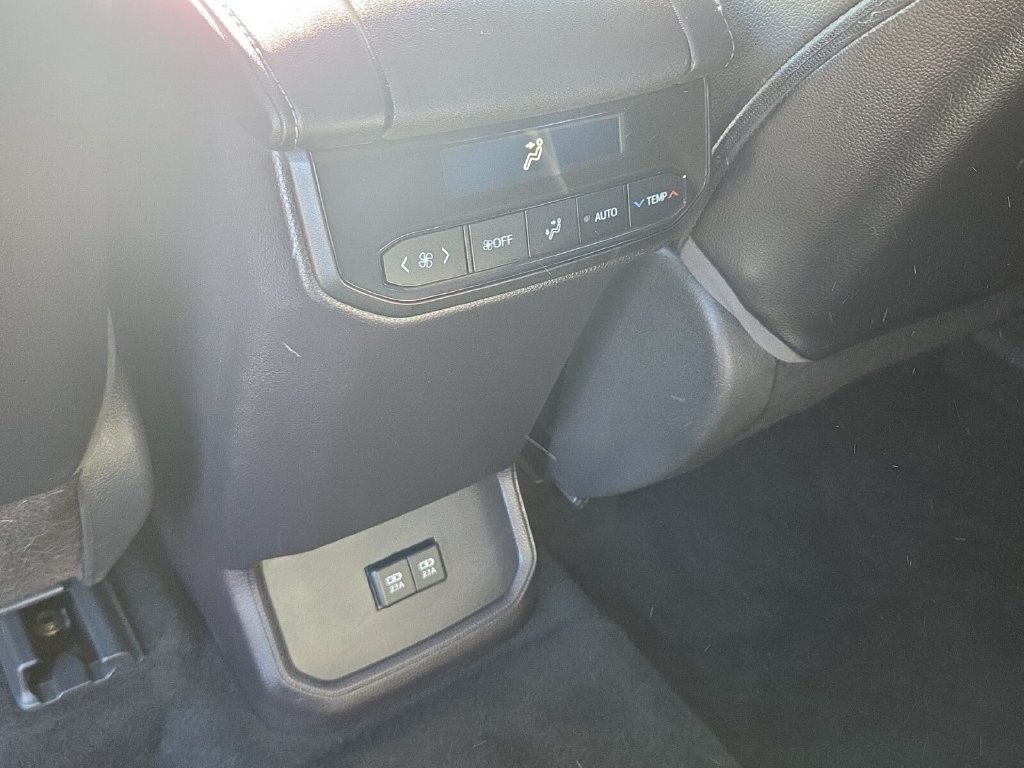 Used 2021 Toyota Highlander XLE AWD/4WD image 15