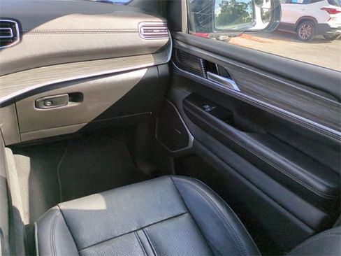 Used 2024 Jeep Wagoneer Series II image 16