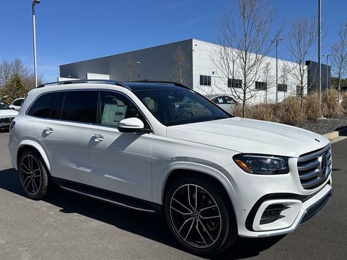 New 2026 Mercedes-Benz GLS 580 4MATIC image 2