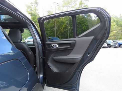 Used 2022 Volvo XC40 T5 R-Design w/ Advanced Package image 16