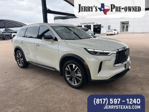 Used 2025 INFINITI QX60 Luxe w/ Vision Package FWD image 2