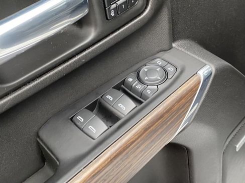 Used 2023 Chevrolet Silverado 2500 High Country w/ Z71 Off-Road Package image 12