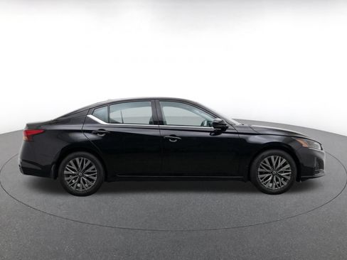 Used 2025 Nissan Altima 2.5 SV FWD image 10
