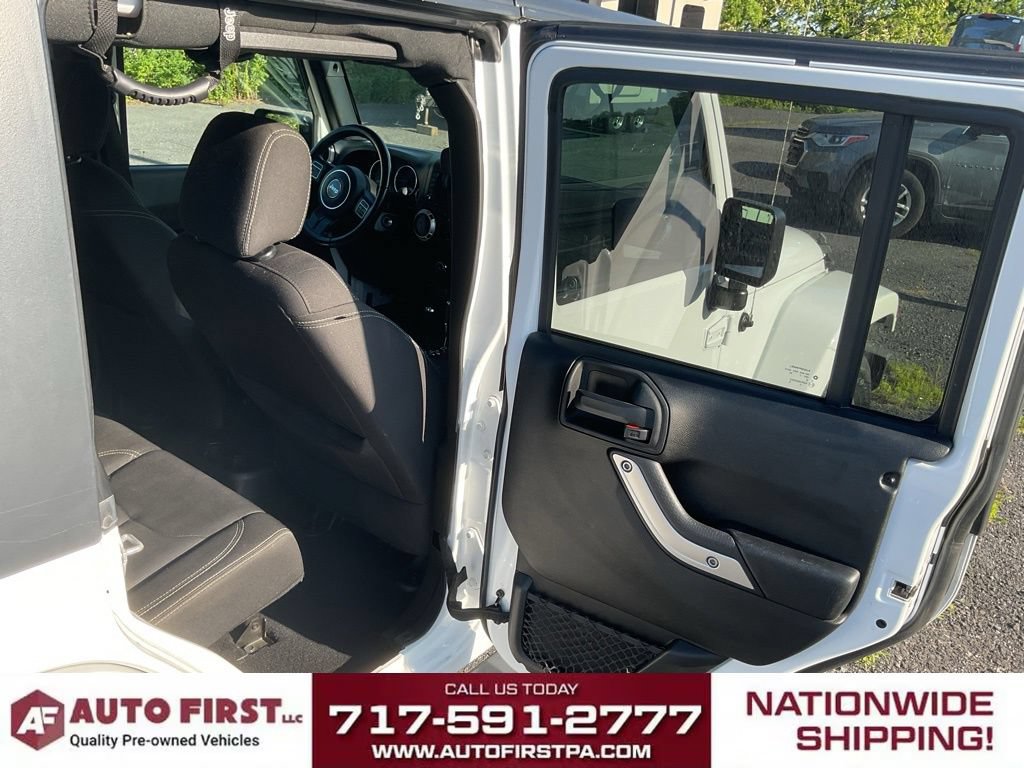 Used 2018 Jeep Wrangler Unlimited Sahara AWD/4WD image 11