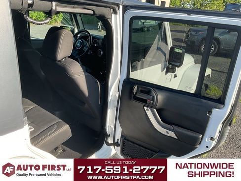 Used 2018 Jeep Wrangler Unlimited Sahara AWD/4WD image 11