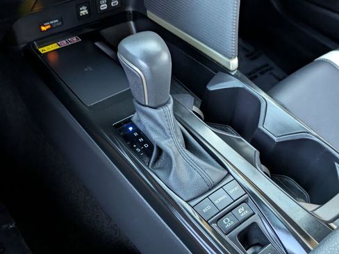 Used 2025 Toyota Camry SE image 18