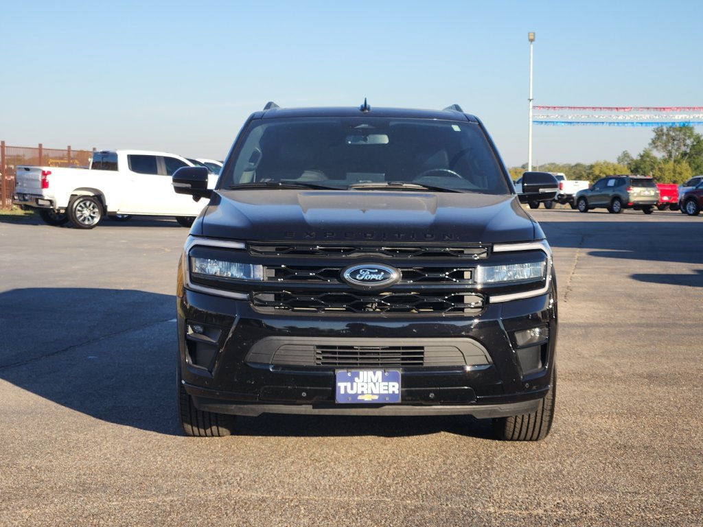 Used 2024 Ford Expedition Limited RWD image 2