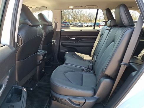 Used 2024 Toyota Grand Highlander AWD image 13