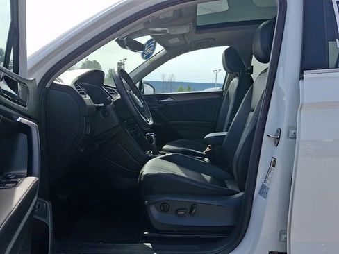 Used 2022 Volkswagen Tiguan SE w/ Panoramic Sunroof Package image 15