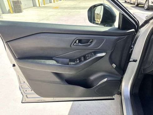 Used 2024 Nissan Rogue S FWD image 19