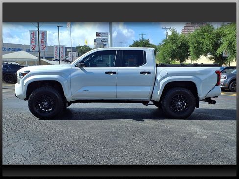 Used 2024 Toyota Tacoma Limited w/ Limited Package (LT) AWD/4WD image 9