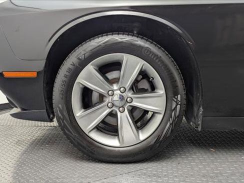 Used 2019 Dodge Challenger SXT image 27