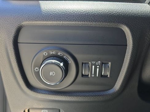 Used 2022 Jeep Grand Cherokee L Overland w/ Luxury Tech Group IV RWD image 30