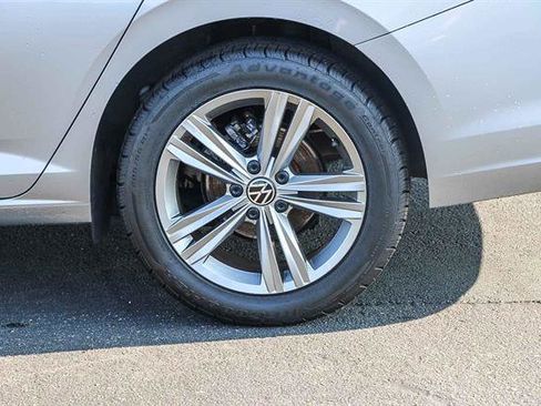 Used 2024 Volkswagen Jetta SE image 10