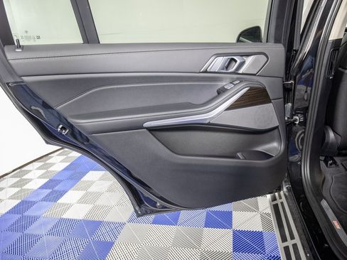 Used 2024 BMW X7 xDrive40i image 16