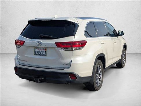 Used 2019 Toyota Highlander XLE image 5