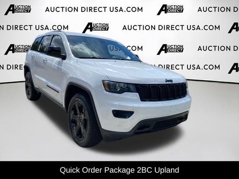 Used 2019 Jeep Grand Cherokee Laredo image 3