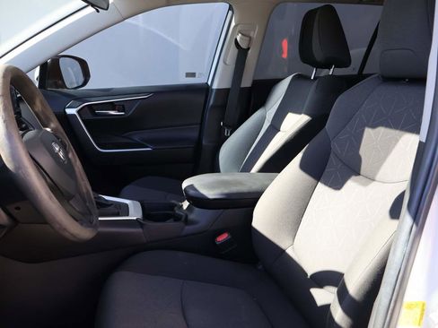 Used 2021 Toyota RAV4 XLE w/ Carpet Mat Package (TMS) image 9