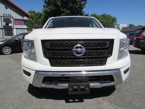 Used 2022 Nissan Titan SV RWD image 2
