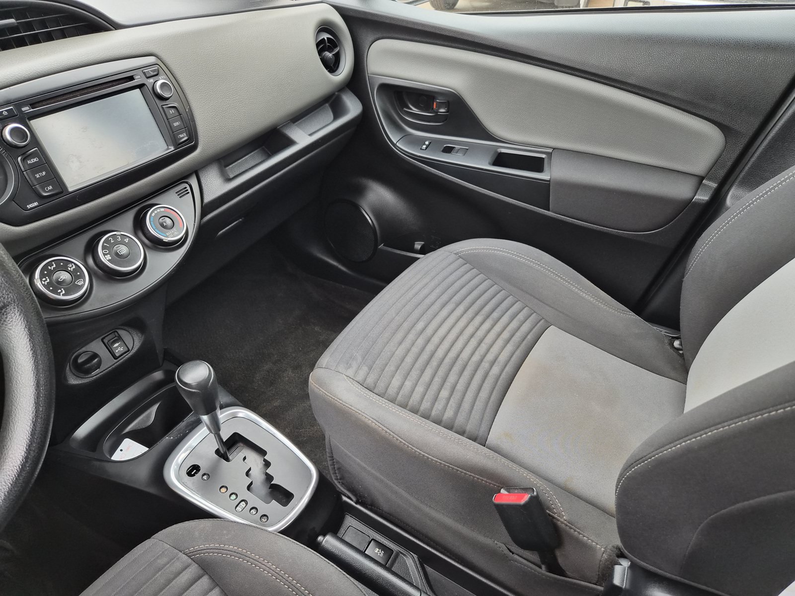 Used 2018 Toyota Yaris L FWD image 11