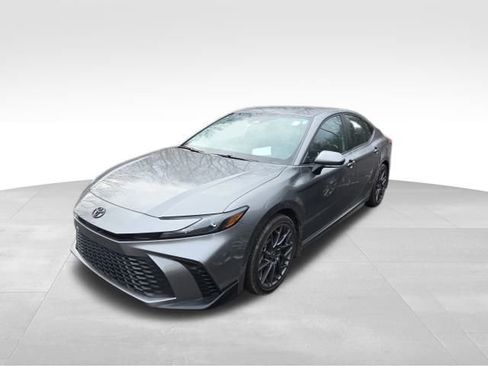 Used 2025 Toyota Camry SE image 2