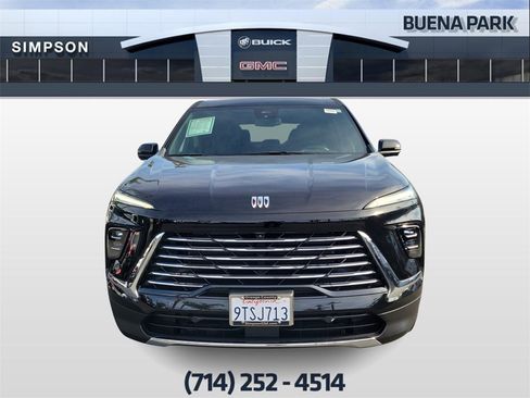 Used 2025 Buick Enclave Preferred image 3