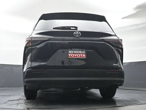 Used 2026 Toyota Sienna XLE AWD/4WD image 38