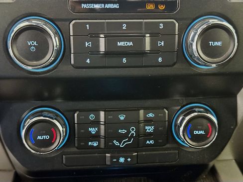 Used 2020 Ford F350 Lariat w/ FX4 Off-Road Package AWD/4WD image 17