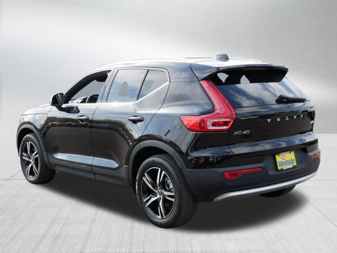 Used 2025 Volvo XC40 B5 Core AWD/4WD image 5