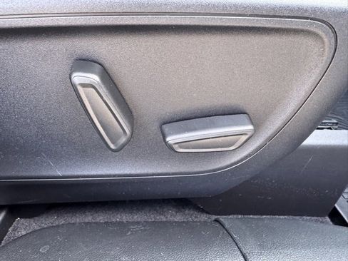 Used 2025 Ford Escape Platinum w/ Premium Technology Package image 38