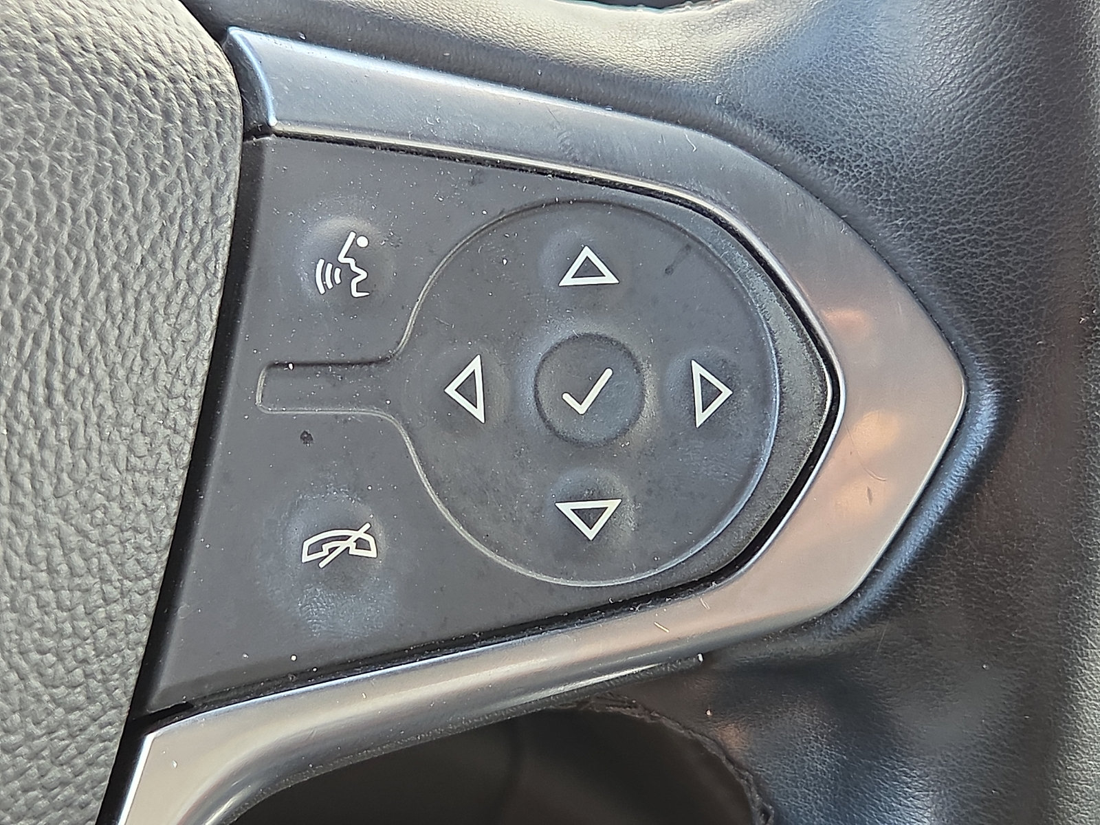 Used 2023 Chevrolet Traverse LT FWD image 22
