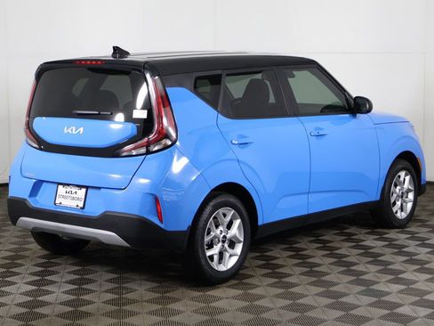 Used 2025 Kia Soul S FWD image 9