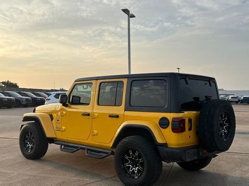 Used 2019 Jeep Wrangler Unlimited Sahara AWD/4WD image 12