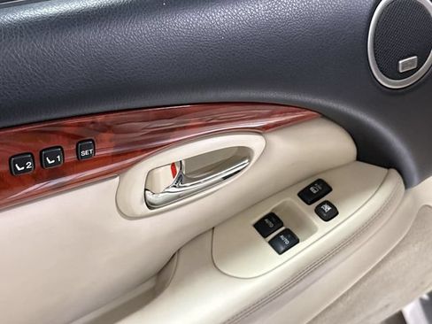 Used 2007 Lexus SC 430 Convertible RWD image 20