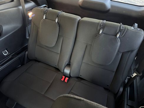 Used 2024 Ford Explorer XLT image 17