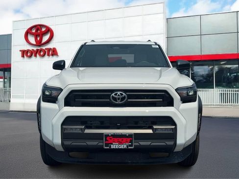 Used 2026 Toyota 4Runner SR5 AWD/4WD image 11