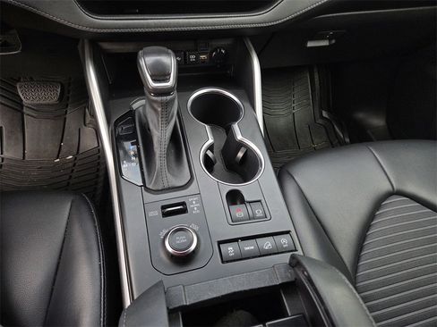 Used 2021 Toyota Highlander XSE image 11