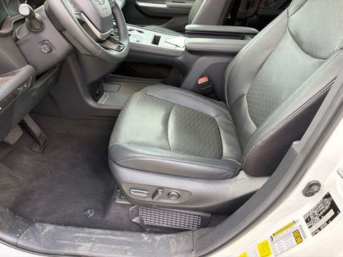 Used 2023 Toyota Sienna XSE FWD image 8